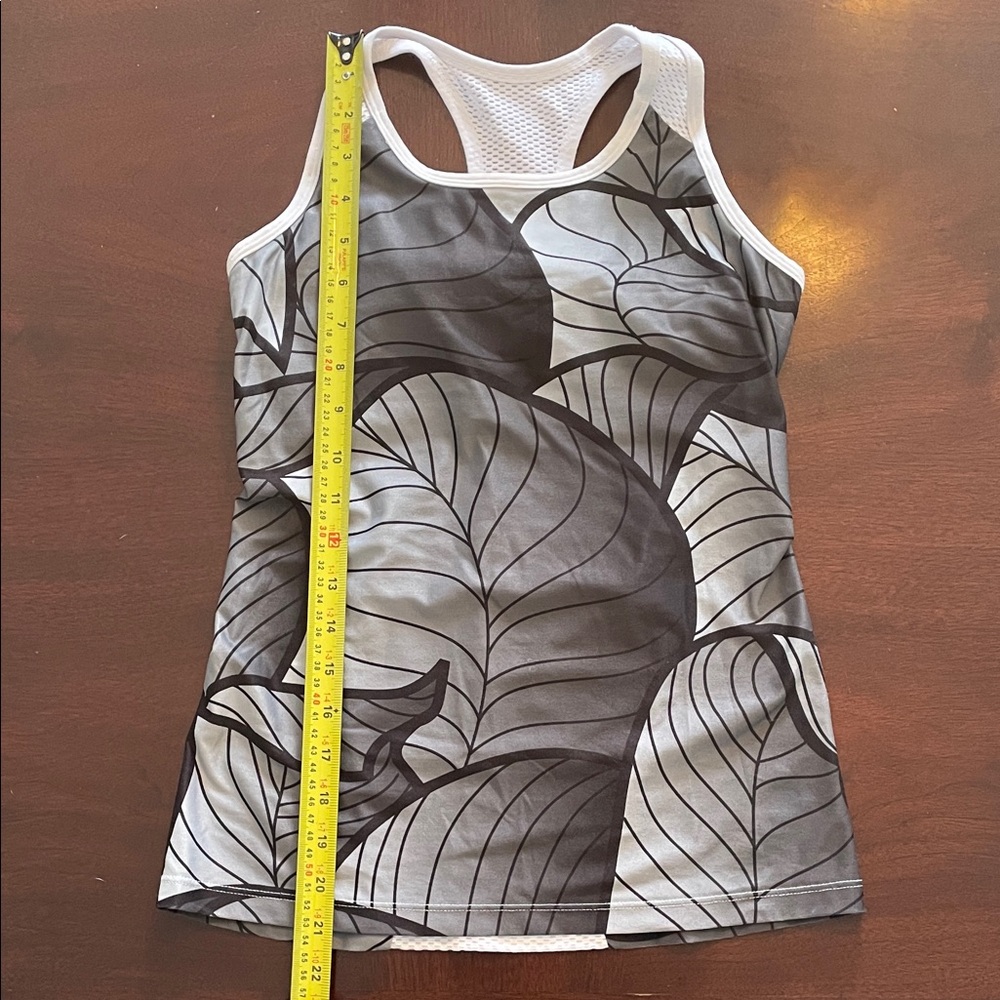 SUGOI Women’s Sz XS Black and White Leaf Pattern Tank Top - Picture 5 of 8